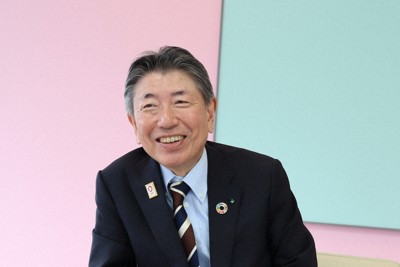 高校の部活後、叔母に焼きそばをごちそうされた思い出を語る大林組の蓮輪賢治社長＝東京都港区で2024年10月29日午前11時26分、山越峰一郎撮影