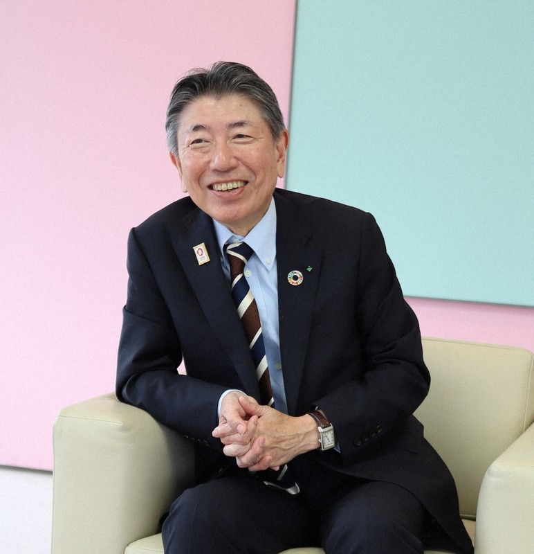 高校の部活後、叔母に焼きそばをごちそうされた思い出を語る大林組の蓮輪賢治社長＝東京都港区で2024年10月29日午前11時26分、山越峰一郎撮影