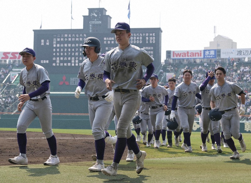 センバツ高校野球 花巻東「夏に帰ってくる」 流れつかめず悔し涙