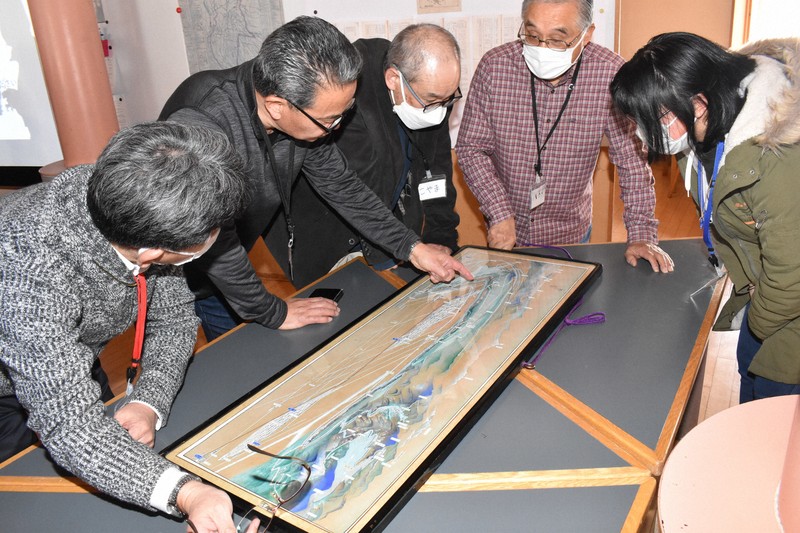 公民館の鳥瞰図は「大正の広重」の作品 元南極観測隊の町職員が発見