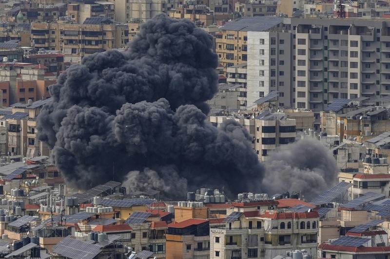 イスラエル軍、レバノン首都に空爆 停戦合意後初 仏大統領が非難