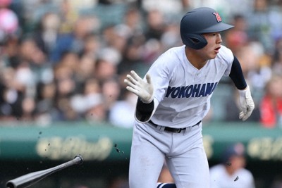 横浜が19年ぶり決勝へ 健大高崎は史上4校目連覇ならず センバツ