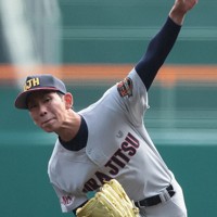 【浦和実－智弁和歌山】力投する浦和実の先発・石戸＝阪神甲子園球場で2025年3月28日、中川祐一撮影