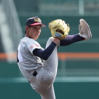 【浦和実－智弁和歌山】力投する浦和実の先発・石戸＝阪神甲子園球場で2025年3月28日、中川祐一撮影