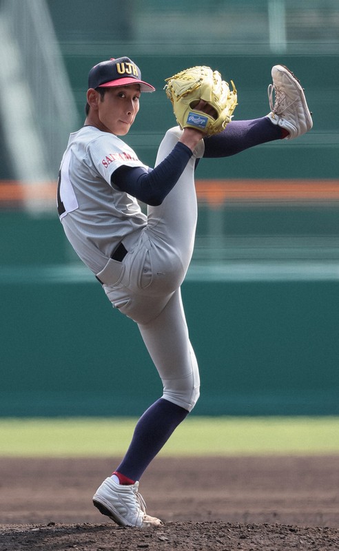 【浦和実－智弁和歌山】力投する浦和実の先発・石戸＝阪神甲子園球場で2025年3月28日、中川祐一撮影