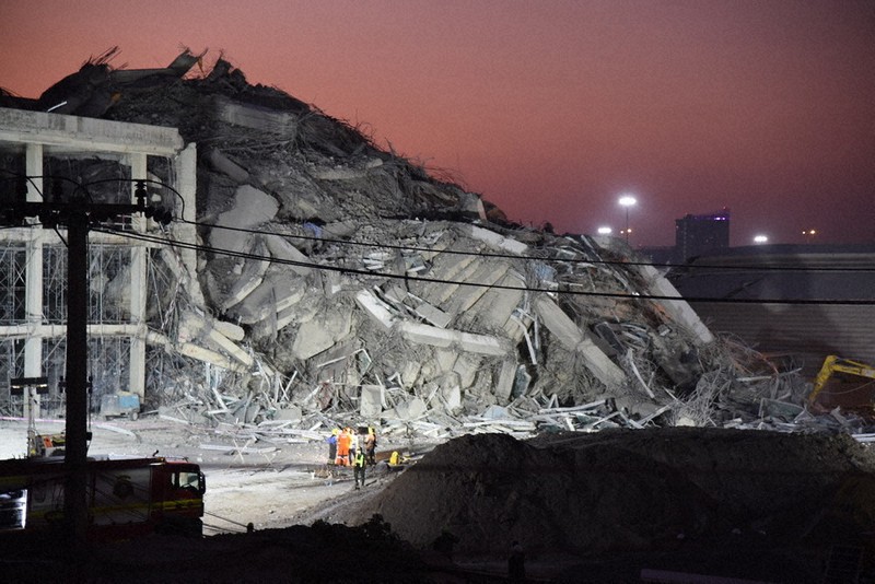 ミャンマーM7．7 不明100人、懸命の救助 バンコク、ビル倒壊 | 毎日新聞