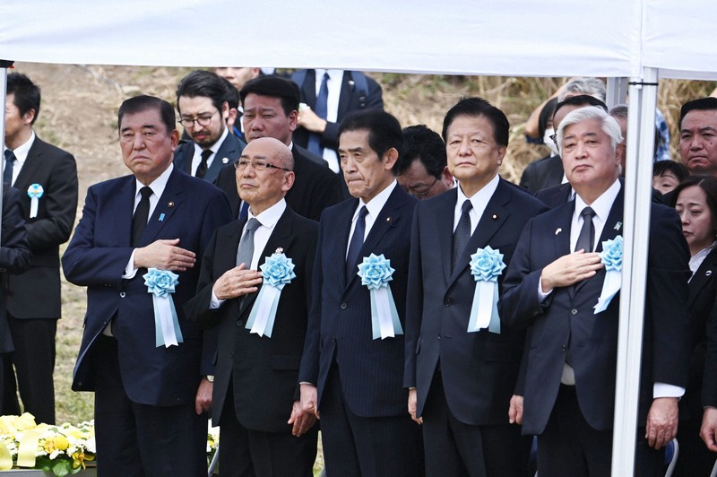 日米合同慰霊式に出席した石破首相ら＝東京都小笠原村で2025年3月29日午前11時10分（代表撮影）