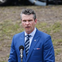 日米合同慰霊式で追悼の言葉を述べるヘグセス米国防長官＝東京都小笠原村で2025年3月29日午前11時55分（代表撮影）