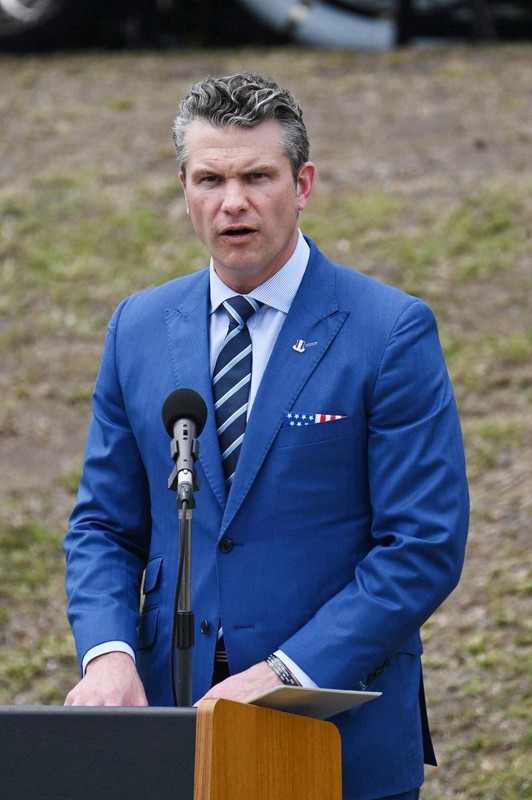 日米合同慰霊式で追悼の言葉を述べるヘグセス米国防長官＝東京都小笠原村で2025年3月29日午前11時55分（代表撮影）