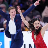 アイスダンスRDで演技する米国のマディソン・チョック、エバン・ベーツ組＝米ボストンで2025年3月28日、吉田航太撮影