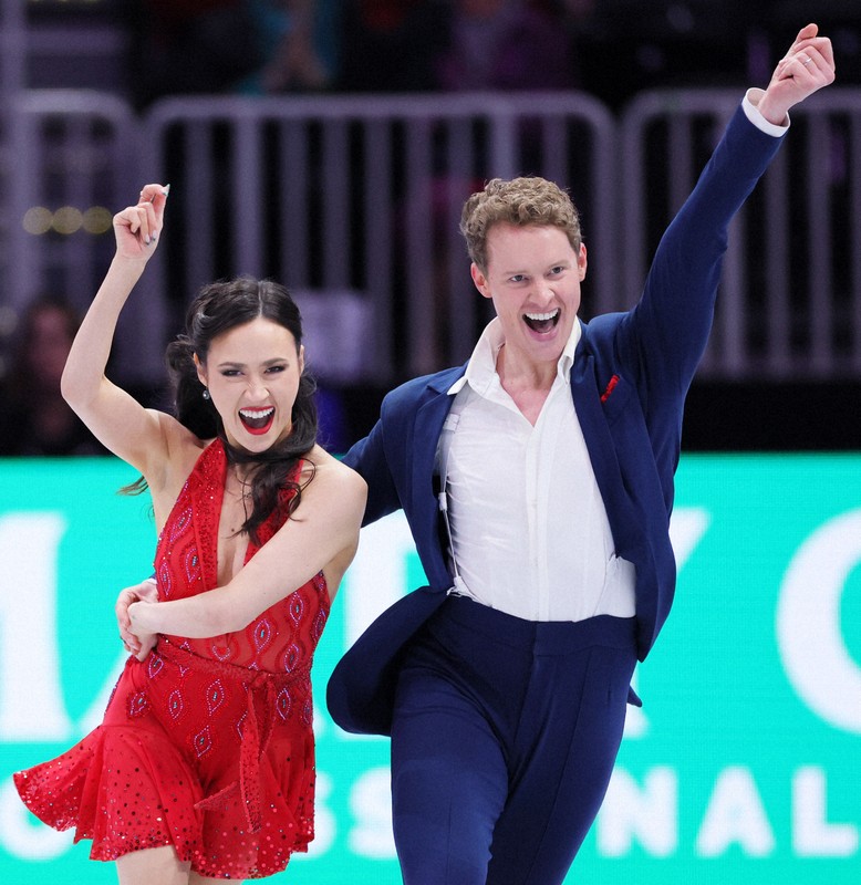 アイスダンスRDで演技する米国のマディソン・チョック、エバン・ベーツ組＝米ボストンで2025年3月28日、吉田航太撮影