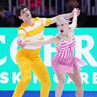 アイスダンスRDで演技するカナダのパイパー・ギレス、ポール・ポワリエ組＝米ボストンで2025年3月28日、吉田航太撮影