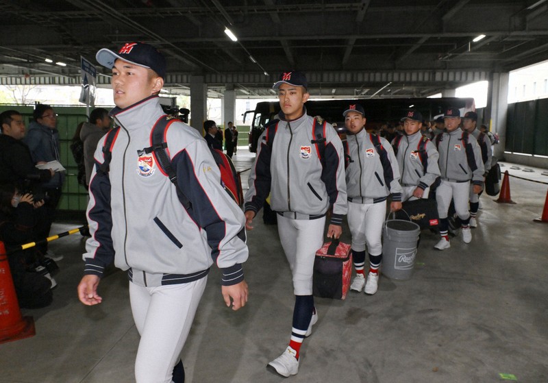 決勝進出の横浜と智弁和歌山が甲子園入り センバツ | 毎日新聞