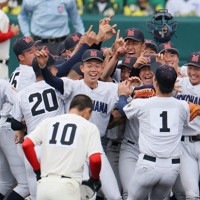 横浜－智弁和歌山（決勝）センバツ高校野球2025 [写真特集1/49] | 毎日新聞