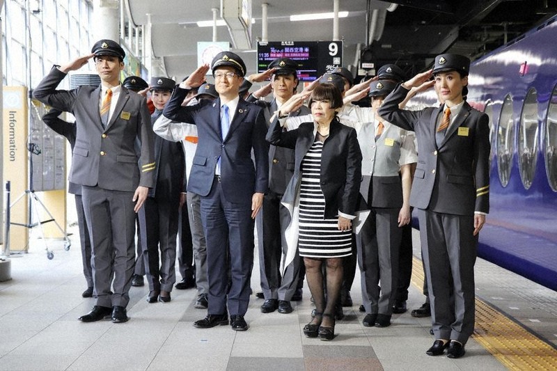 南海電鉄、制服を刷新 コシノジュンコさん制作 あすから順次 創業140