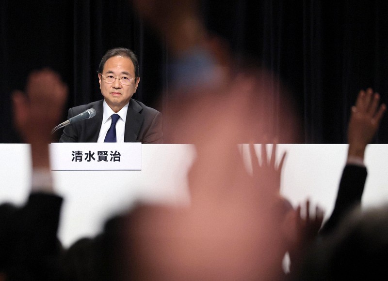 第三者委員会による調査結果の公表後、記者会見に臨むフジテレビの清水賢治社長＝東京都港区で2025年3月31日午後8時3分、幾島健太郎撮影