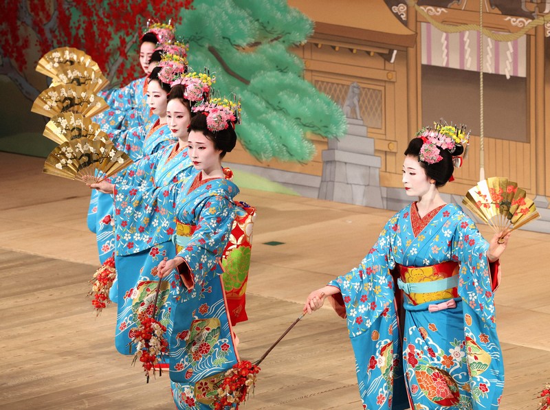 京都・祇園甲部の芸舞妓「都をどり」の大ざらえ [写真特集1/13] | 毎日新聞