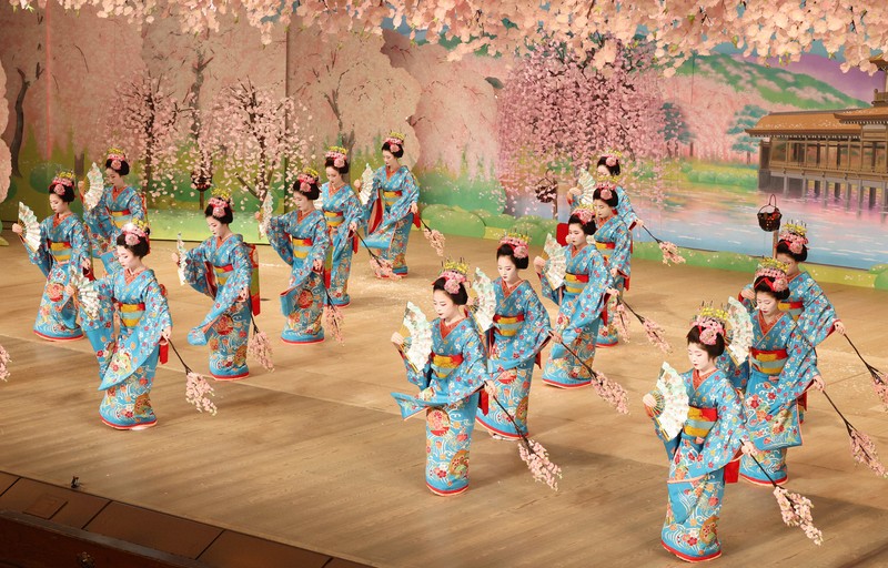 京都・祇園甲部の芸舞妓「都をどり」の大ざらえ [写真特集1/13] | 毎日新聞