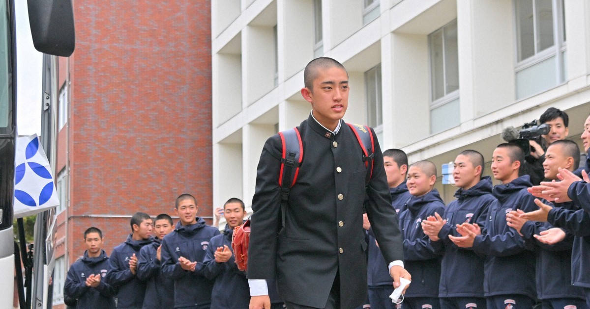 センバツ優勝の横浜高校が凱旋 [写真特集13/10] | 毎日新聞