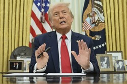 矢継ぎ早に繰り出されるトランプ政権の関税政策を受けて米国経済の先行きに対する懸念が広がっている＝AP