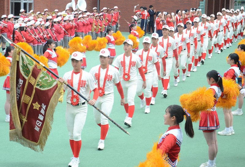 センバツ2025 準優勝旗掲げ 智弁和歌山、堂々凱旋 ／和歌山 | 毎日新聞