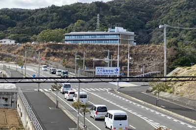 高台移転が完了している高知県黒潮町役場＝同町で、小林理撮影
