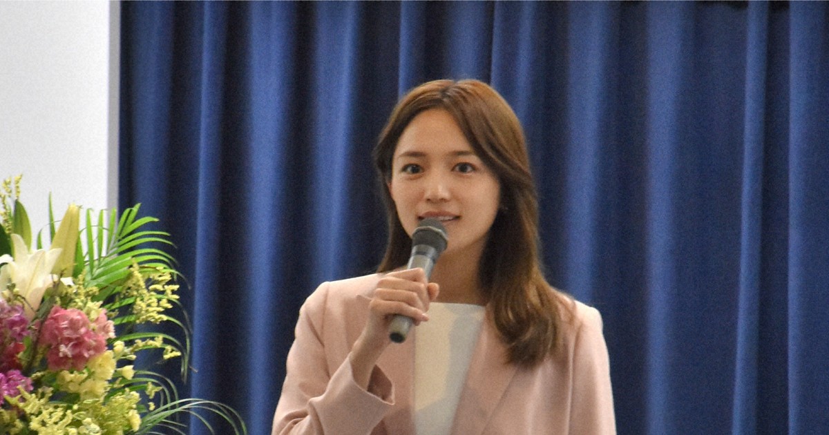 川口春奈さんが入社式登場でどよめき 「今に満足せずに」 日本製鉄