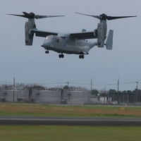 日米共同統合演習「キーン・ソード」で熊本空港に着陸する米軍オスプレイ＝熊本県で2024年10月24日（熊本県平和運動センター提供）