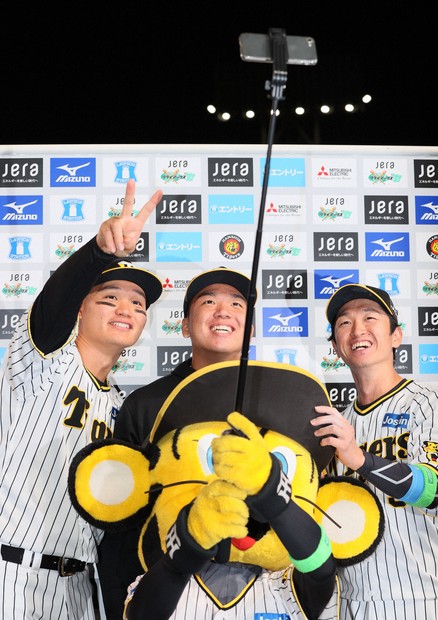 阪神タイガース2025年 18選手 近本光司 森下翔太 佐藤輝明 中野拓夢 他