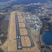 熊本空港＝熊本県益城町で2022年2月21日午後2時19分、本社ヘリから上入来尚撮影