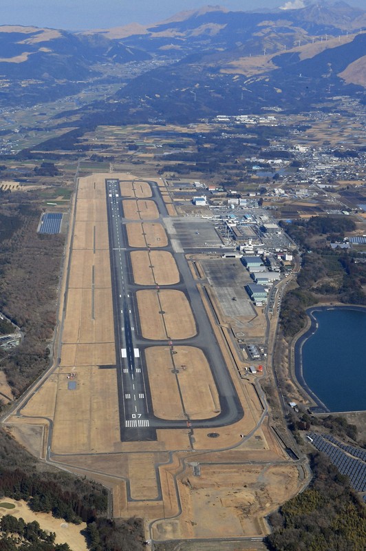 熊本空港＝熊本県益城町で2022年2月21日午後2時19分、本社ヘリから上入来尚撮影