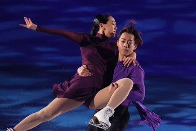 浅田真央さんと高橋大輔さんが手を取り合うコラボを披露 SOI