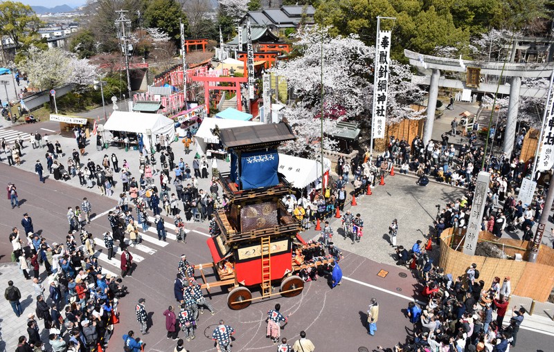 犬山祭」始まる 満開の桜咲く中、豪華な車山集結 無形文化遺産 [写真
