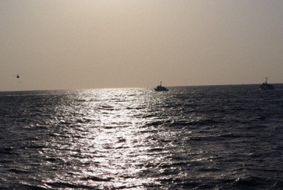 対馬沖で転覆のヘリ発見　機長ら3人、低体温症疑いで病院搬送