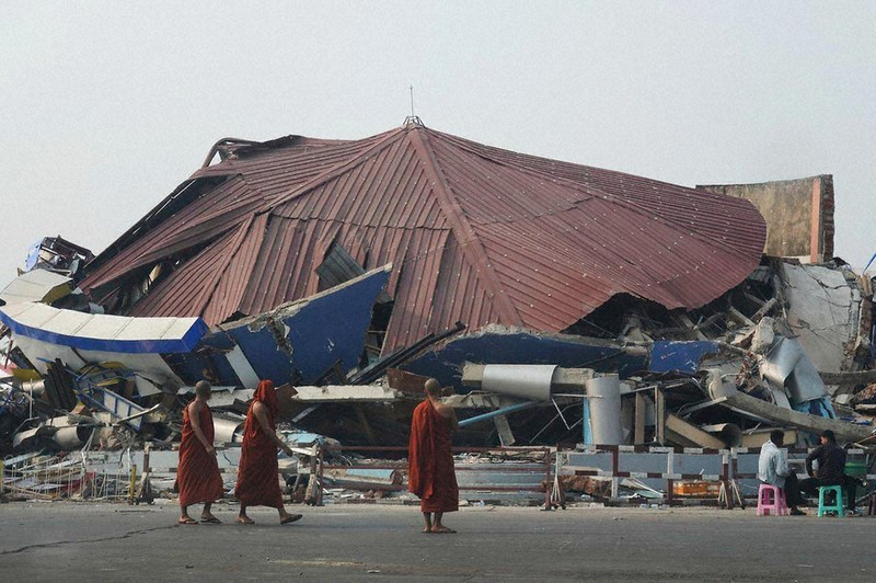 15歳のニュース ミャンマーで大地震 M7．7 死者3000人超 隣国タイでも