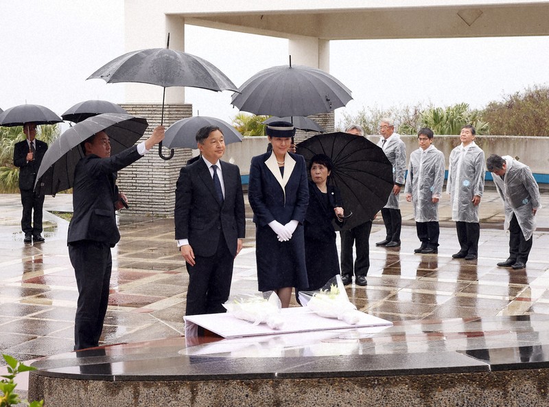 両陛下の硫黄島訪問 旧島民の家族ら「記憶・記録を継承する力に