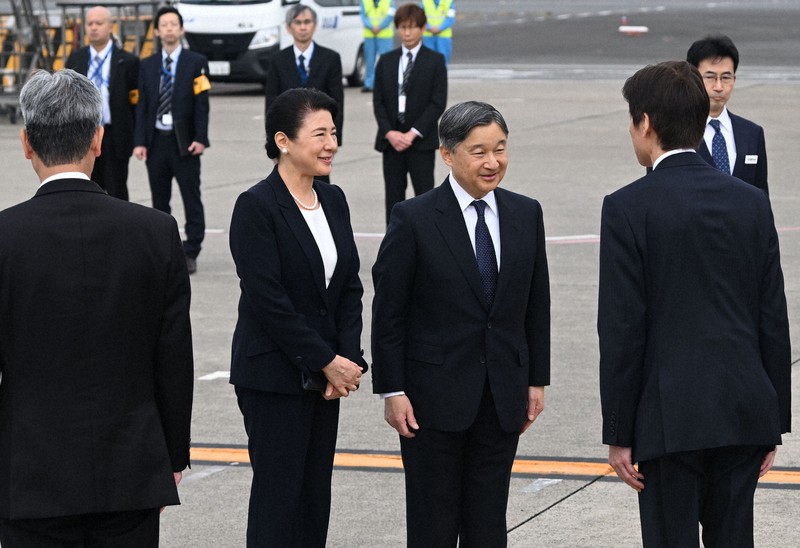 天皇、皇后両陛下が硫黄島訪問 [写真特集1/13] | 毎日新聞