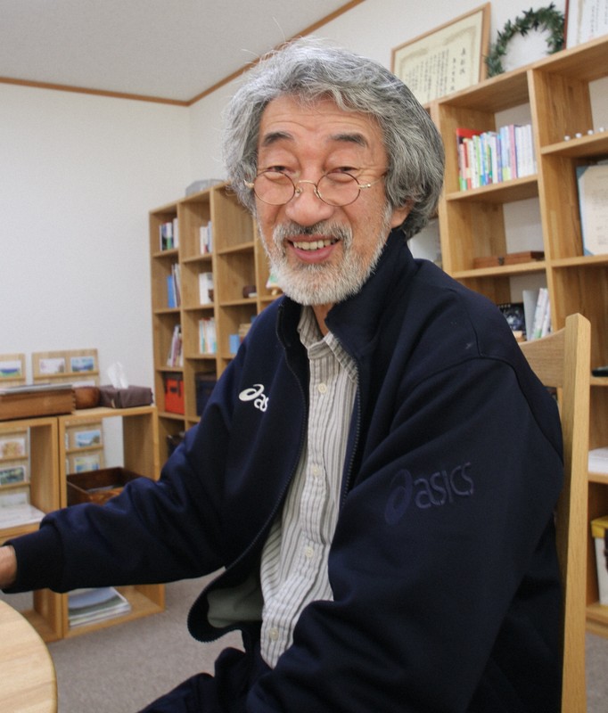 東日本大震災から5年後、震災復興について語る生前の畠山重篤さん＝宮城県気仙沼市唐桑町で2016年2月10日午後2時52分、井田純撮影