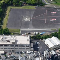 東京・六本木にある赤坂プレスセンター。ヘリポートも備えている＝東京都港区で2019年5月22日午後2時33分、本社ヘリから北山夏帆撮影