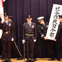 編成完結式で披露された統合作戦司令部の看板＝東京都新宿区の防衛省で2025年3月24日午後0時32分、玉城達郎撮影
