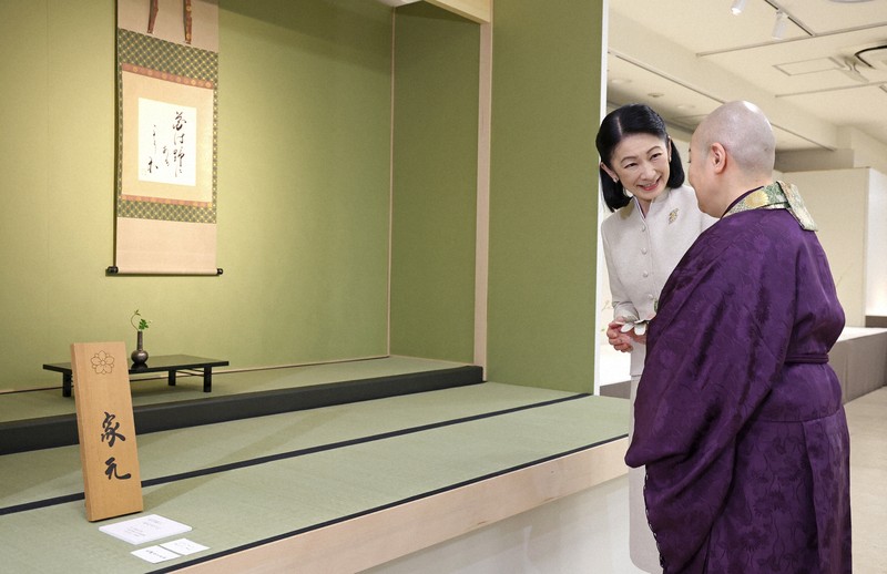 秋篠宮妃紀子さまがいけばな展を鑑賞 [写真特集2/3] | 毎日新聞