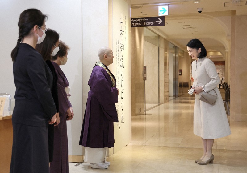 秋篠宮妃紀子さまがいけばな展を鑑賞 [写真特集2/3] | 毎日新聞
