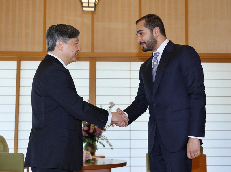 オマーン・ジーヤザン殿下との会見に臨まれる天皇陛下 [写真特集1/5