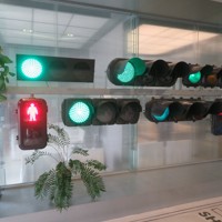 国内生産シェア50％ 信号機メーカーの独自技術が照らす交通安全 [写真