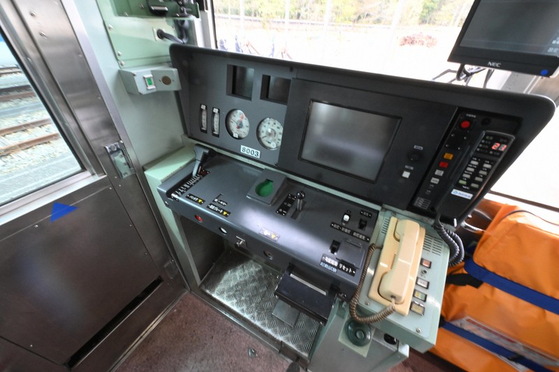 8000形」から「8000系」へ 西武鉄道若手社員がデザイン [写真