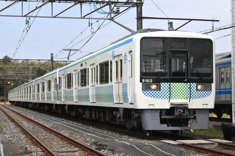 8000形」から「8000系」へ 西武鉄道若手社員がデザイン [写真特集27/25