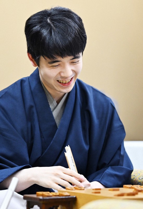 藤井聡太　名人就位記念　扇子 第八十三期 名人就位記念扇子 藤井聡太名人 - メルカリ