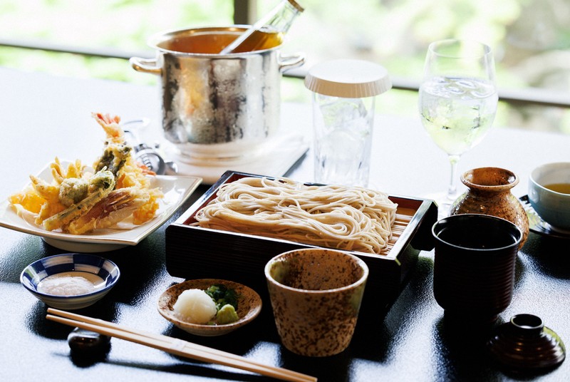 藤井名人冷たい天ぷら蕎麦、永瀬九段米茄子の鴫炊き 名人戦昼食 | 毎日新聞