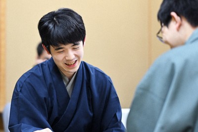 将棋：第83期名人戦 第1局 藤井、3連覇へ先勝 | 毎日新聞