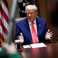 トランプ米大統領＝首都ワシントンで2025年4月10日、ロイター